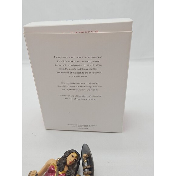Wonder Woman DC Comics Hallmark Keepsakes Ornament 2018 w/Box - Picture 14 of 15